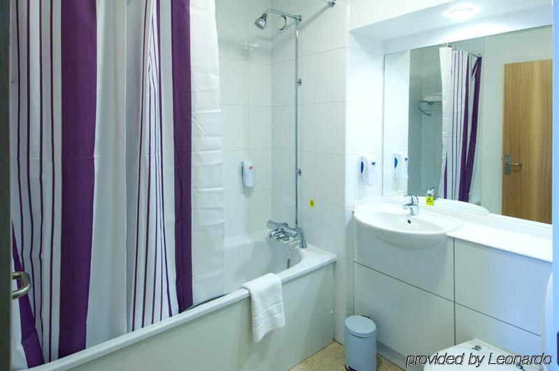 Premier Inn London Gatwick Airport - Manor Royal Кролей Экстерьер фото