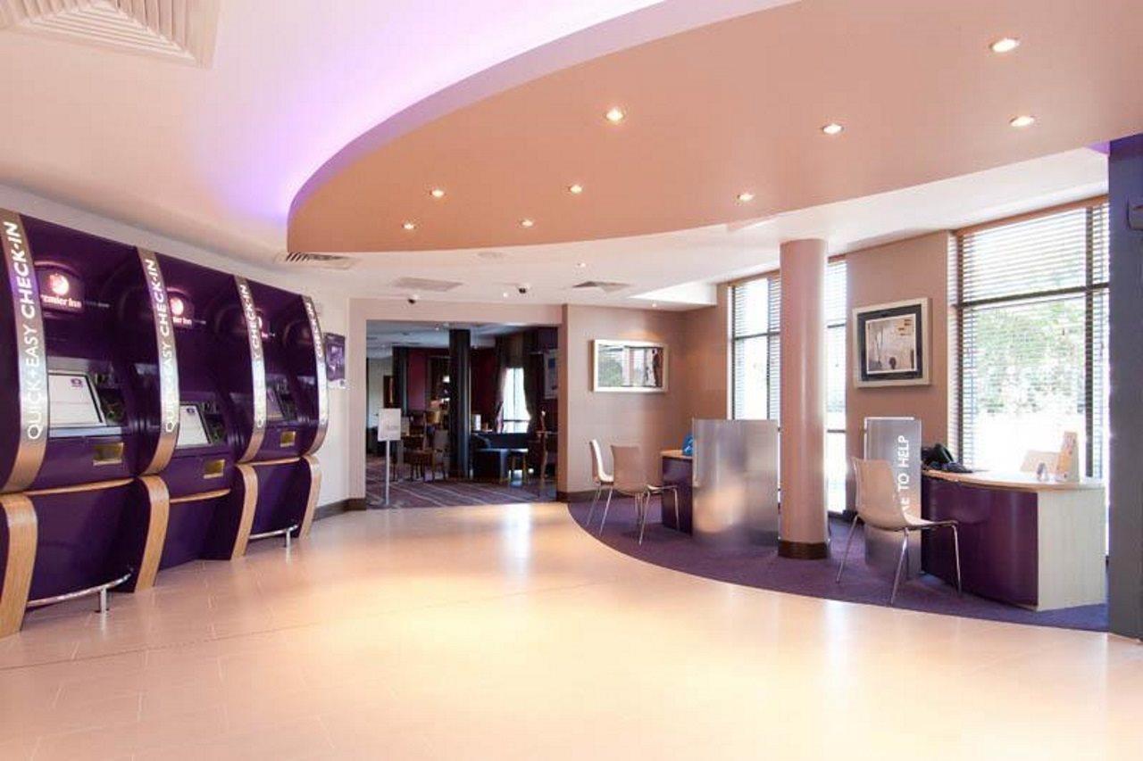 Premier Inn London Gatwick Airport - Manor Royal Кролей Экстерьер фото