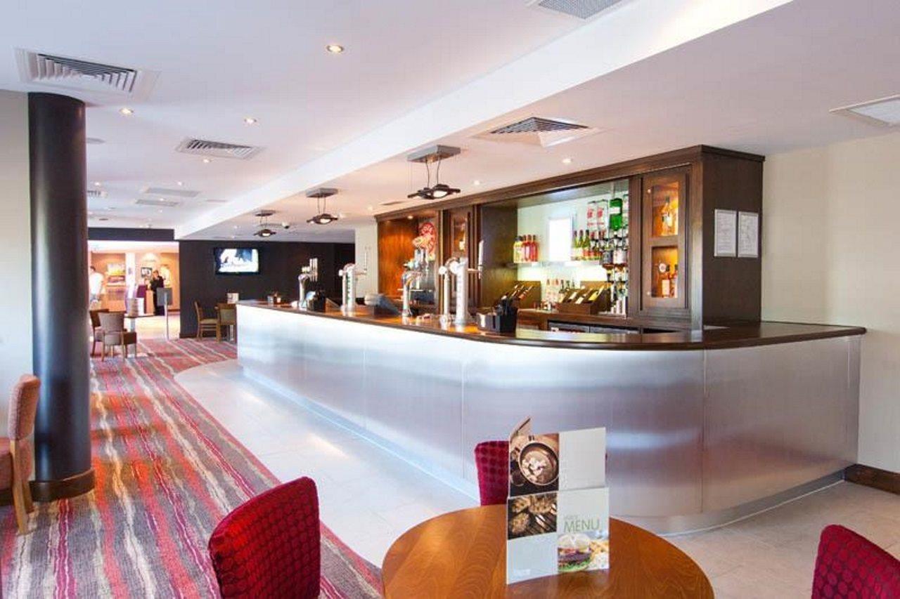 Premier Inn London Gatwick Airport - Manor Royal Кролей Экстерьер фото