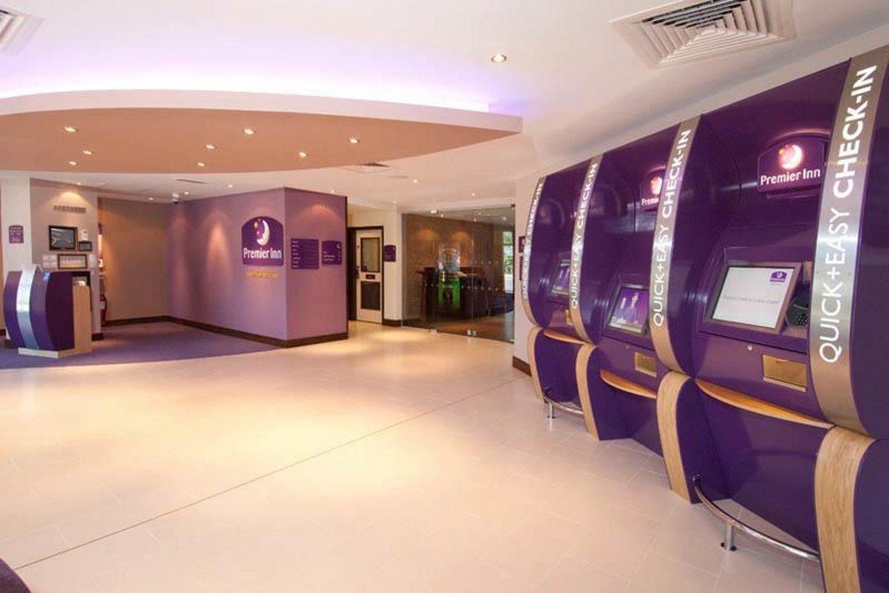 Premier Inn London Gatwick Airport - Manor Royal Кролей Экстерьер фото