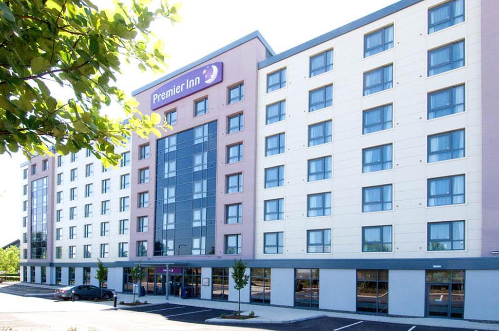 Premier Inn London Gatwick Airport - Manor Royal Кролей Экстерьер фото