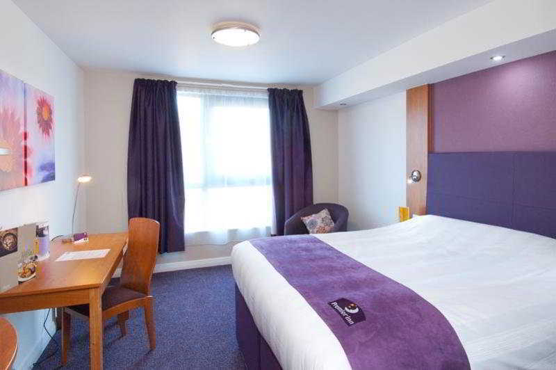 Premier Inn London Gatwick Airport - Manor Royal Кролей Экстерьер фото